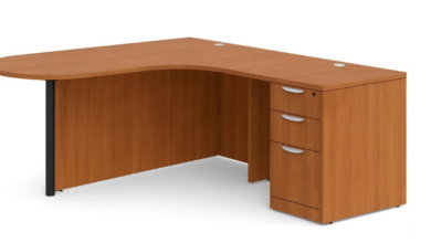 The Benefits of Adding a Peninsula Desk to Your Workspace