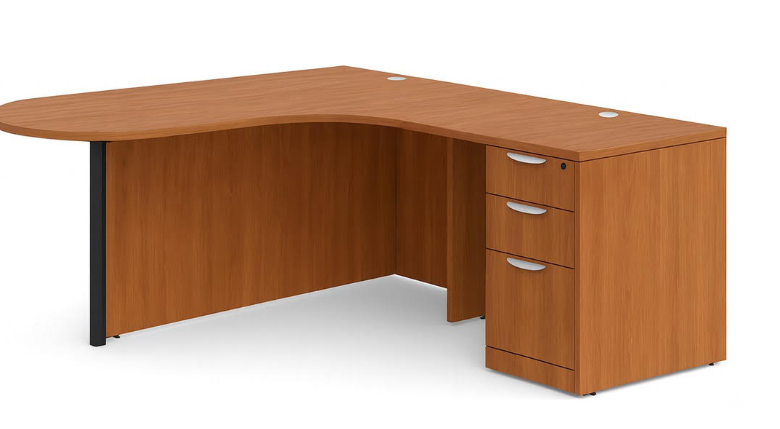 The Benefits of Adding a Peninsula Desk to Your Workspace